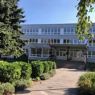 The school has approximately 700 pupils who prepare for various health professions: Practical nurse 🏥Pharmaceutical 💊 and health laborant 🧫, masseur 🫔...