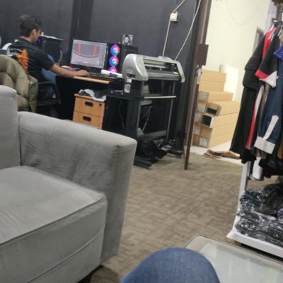 terima macam-macam bordiran dan pembuatan seragam kemeja kaos jersey topi dll