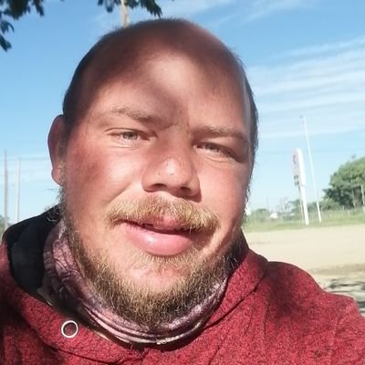 diedevosbotha's profile picture. Digter, skrywer, deeltydse sanger & dj lekker lees. #Afrikaanskraaikoning
#boermenseisdiebeste