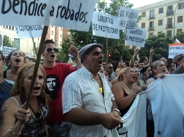 pdh_enlucha's profile picture. La Comunidad de Puerta de Hierro tiene más de 50 años. En el último año han derribado más de 40 casas, dejando más de 100 personas con el cielo como único techo