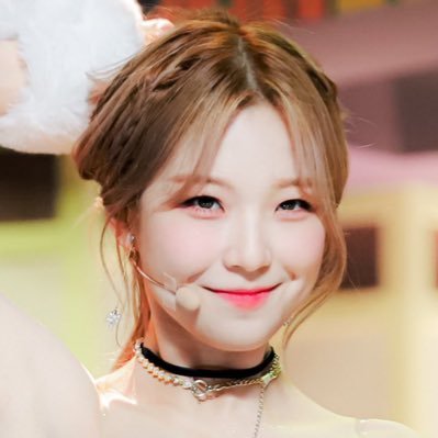 #백지헌 of @realfromis_9 💟