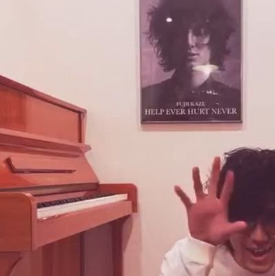 otozkz's profile picture. 2021年1月末、Day2の楽しそうに弾き語る姿と最後の『何なんw』を観て、この先ずっと彼の曲を声を聴いていたい、いつかLiveに参加したいと思い、21.11.27代々木🔥初風浴びました。22.10.16パナスタ🏮22.12.17宮城、23.1.14さいたま🍃24.8.25日産🏟️25.8.17さいたま