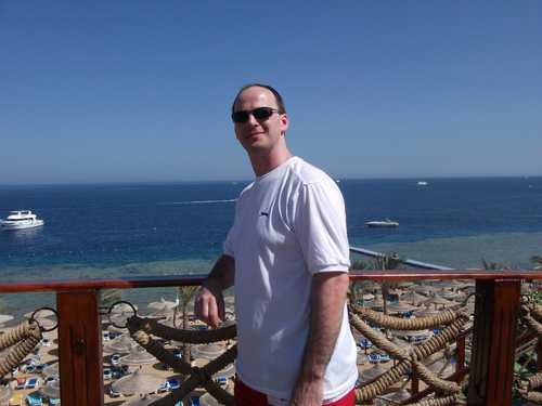 Mechanical/Electrical engineer, poker player, gamer and a gadget geek. Hubby and Daddy.