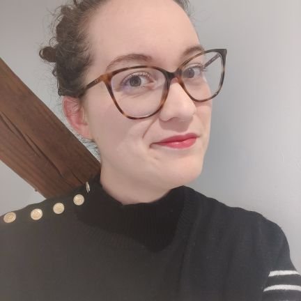 French lifestyle blogger 📍 Doctor in biology / Writer previously in the UK ♚ 🐈-mom ❤️ Food, tea & TV shows ✉ shopping-addicte@hotmail.fr