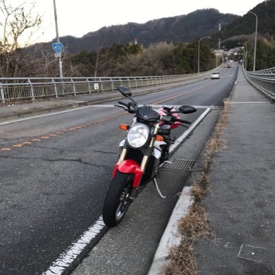 SHOEI勤務。愛車はMVアグスタ ブルターレ750S。 もともとは仕事関係の書き込みだったけど、最近は病気関係多し。2020年7月に急性リンパ性白血病が発覚、即日入院。運良くドナーさんが見つかり、12月に骨髄移植。2月中旬7か月ぶりに退院。7月から職場復帰。GVHDは出ているものの、今のところ再発は逃れている。