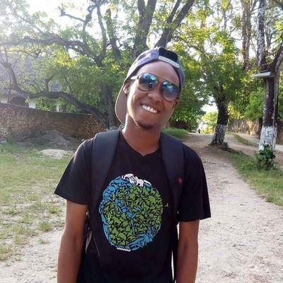 mweshralph's profile picture. #ConsciousTraveller 🎒 
#AnimalJunkie 🐘
#naturalist👊🍀
#naturelover🍁
#Ornithologist #realbirder 🕊
#freelanceguide 👟
#Reggeamuffin 🇪🇹
Powered by 420 👌