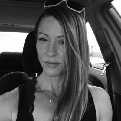 Mom, Biologist 🦎🐍, fitness & nutrition coach 💙 Love 💙🌎 Indie 🎶 Local 👥 🐈 #resist 🌊