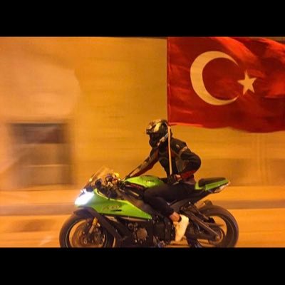 SpeedTeam Motosiklet Kulüb’leri Başkan’ı -Kafanıza takacağınız tek şey, KASK'ınız olsun. #Beşiktaş’lı 🦅 İnstagram: #Sinan10line