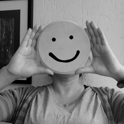 Yadira_Grafica's profile picture. Gráfica | Diseño | Ilustración |Una de esas personas tratando de entender de qué va.
https://t.co/RAG56zMi7h