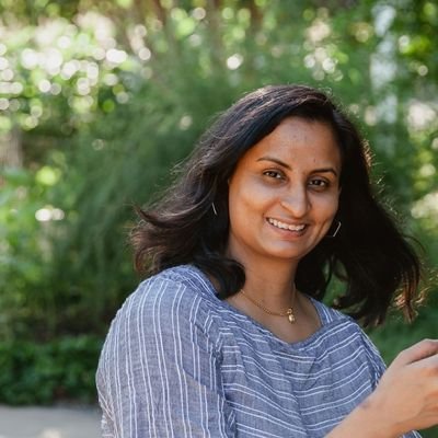 A passionate digital marketer experienced in social media marketing, facebook ads and copywriting and the one who also loves designing on CANVA.