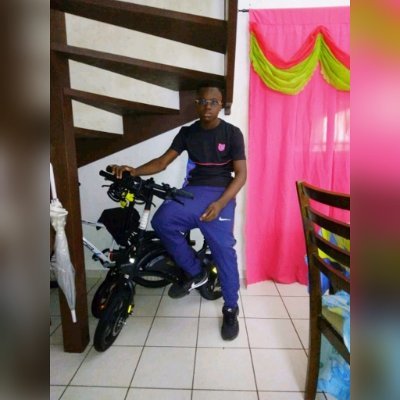 salut moi ses Éric je suis nouveau sur Twitter si vous passez pas ici n'existe pas à vous abonné à moi merci !