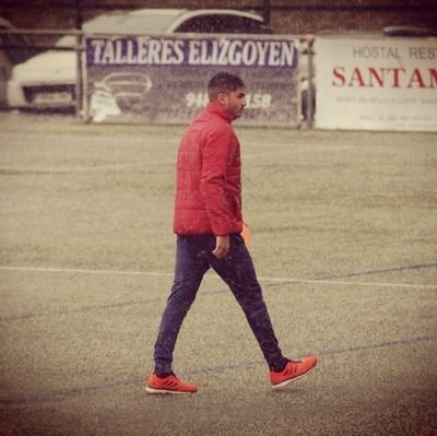 Graduado y máster en R.R.H.H. --- Para ser grande, tienes que ser humilde. --- ¿Mi pasión? El Futbol .