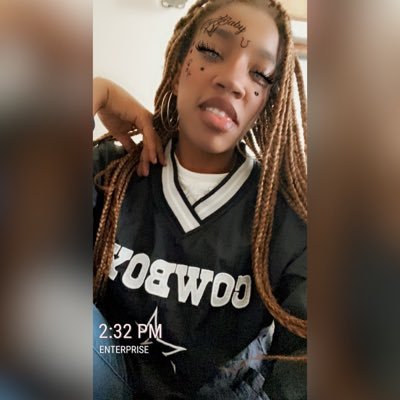 DuhRella's profile picture. 