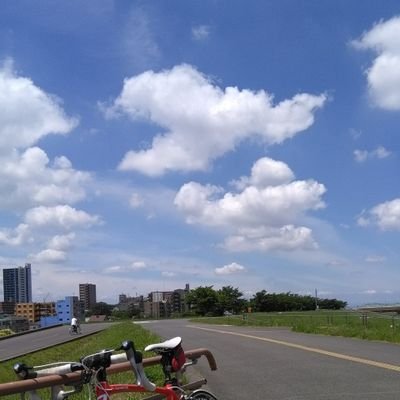 2018年4月に突然の脳梗塞発症。軽度ですが右手足動かしずらさ、痺れ、脱力感あり。21年には右脳梗塞も左半身は幸い後遺症無し。もうすぐアラ60の大学4大2のパパです。18年に17年ぶりにスキー復活😊SKI⛷️&ROADBIKE🚵大好き💕 無言フォロ-失礼します!🙇