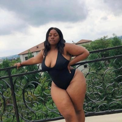 I’m a good girl gone bad 🤷🏾♀️ dm me and let me show you something naughty 😜😍