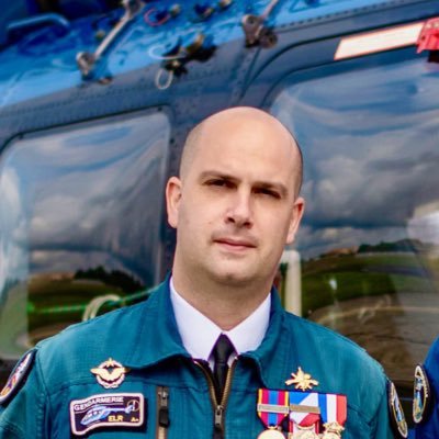 Officier de @Gendarmerie, pilote d’hélicoptère - équipe de marque #H160 @Forcesaeriennes. @Ecoledelair @ISAE_officiel alumni