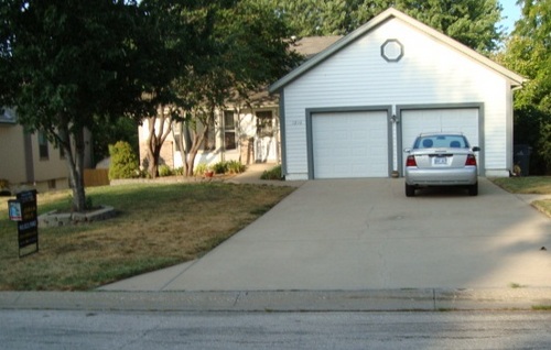 house2go's profile picture. Need to sell my house so I can move closer to my sister who is ill and needs my help.  Great house for sale!