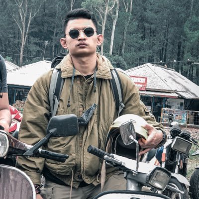 emjancok's profile picture. can’t we just laugh and jokes around?