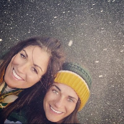 Mom 👯♀️
Packer fan 💛💚
NICU RN 👣💉
Mental Health Advocate ;