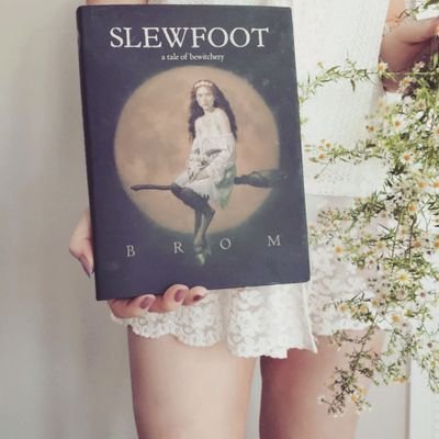 US #bookblogger & #SPFBO7 JUDGE 🎧 Listener of #stories 📖 #Reader of words 🖤 Lover of #fantasy #art & #explorer of #histories. 🪔
Contributor @TheFantasyHive