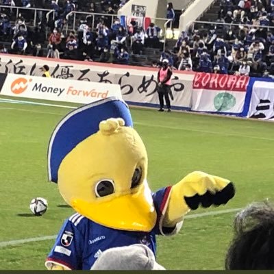 ハマの酒場とマリノス、ベイスターズ、横浜キヤノンイーグルスも盛り上げていこうか。酒はホッピーから。最終的には麦焼酎。