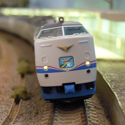 社会人2年目です。新居でジオラマ作り始めます。自称トプナンハンター(笑)　　国鉄型車両や直流モーターを積んだ電車、関西の電車(特にJR西、近鉄、京阪、阪急、阪神)、路面電車が大好きです。Nゲージの模型車両も沢山集めています。京都市交通局を応援中。
ブログは以下のリンクからご覧下さい。