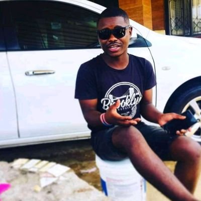 BonganiMbonamb5's profile picture. I'm a hard worker and I really have many vision to achieve