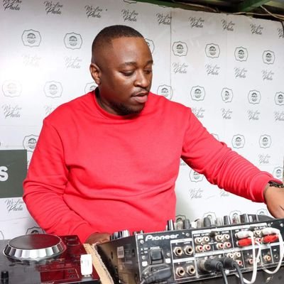 Disc Jockey | Podcaster
BOOKINGS
📧: teezshlaps30@gmail.com
