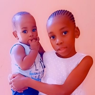 Mother of 2.
*Juliah nd Shawn*
I lov my kids😍😍😍