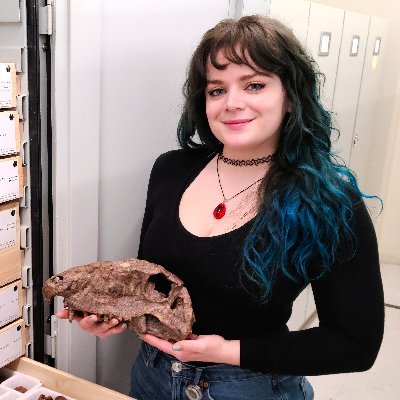 Fossils and Paint! | UChicago + Field Museum PhD Candidate | Paleo-BI-ology 💜💗💙 | Dem-socialist | Permo-Triassic bog witch 🔮👩‍🔬✨ she/her