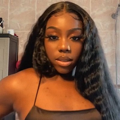 TEESABII's profile picture. my mummy born me well 😌 #SÀBÍÍWÖRLD 🌐