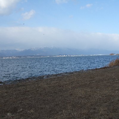 画像は1月の琵琶湖と比良連峰。比良山の奥の奥に研究所・奥山舎(仮想の)あり、比良奥山はそこに籠っています(精神的に)。Homepage: https://t.co/ORtkknAxJP
奥山舎書店:https://t.co/5eyzVteK69
ライン誘導即ブロック。