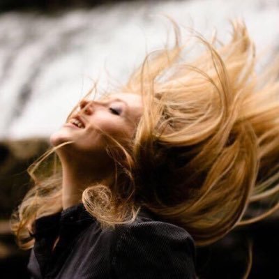 Politique/actualité/Conservatrice économique 🇨🇦fan de gifs/ aime l’absurde / sentinelle /mes tweets n'engagent que moi/ bilingue /mariée @Crazymonda10400