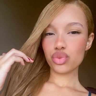 mariduarteofc's profile picture. Evoluir sem se perder de si . 🤍