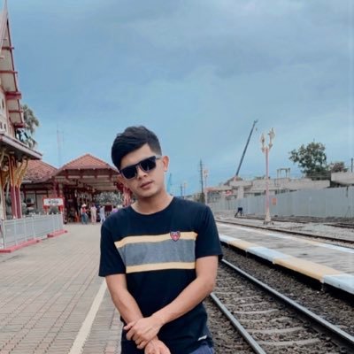 WutTxaks's profile picture. 