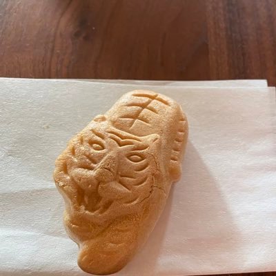 お茶やお菓子を頂くのが好き。 お芝居も好き。