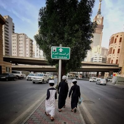 اللهم اني اسالك علما نافعا ورزقا طيبا وعملا متقبلا