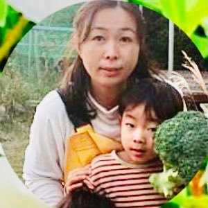 【野菜大好き農業女子が本物の野菜を子供たちに届けたい 】2008年無農薬米、無農薬野菜に出会い衝撃を受ける→柏原自然農塾で3年学ぶ →無農薬野菜に目覚め農地を求め静岡へ | 野菜ソムリエから『子供に食べさせたい野菜』を発信 | 無農薬野菜で作る料理も販売予定のベジラー|4児の母