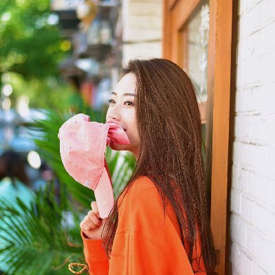 Joanna17549858's profile picture. When I am not near the girl I love，I love the girl I near。