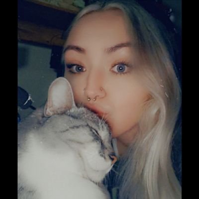 Twitch Partner👑| |@TheRogueEnergy 20%: QUEEN ⚡| | @javvycoffee 20%: ASADQUEEN ☕| |Cats, coffee, & Destiny 2😇| |ADHD🤪| |A Sad Queen#4145🎮