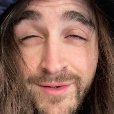 My dudes! Craipto enthusiast. Redux maximalist. Can be found reading & rolling white papers 🤙🏻 Stoner out. #aromaticcomposatitty