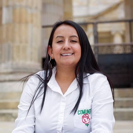 Firmante del AFP de La Habana, delegada del Partido Comunes 🌹 a la CSIVI. 📷 Ig: https://t.co/tG0qChP9n3