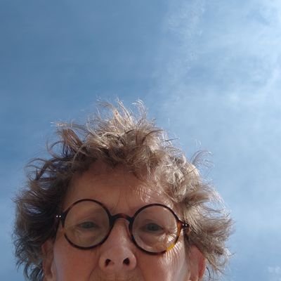 Gepensioneerd, graag met de camper eropuit , fotograferen, lezen.