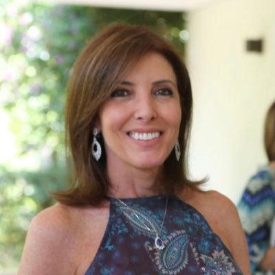 DorianaBento's profile picture. Mãe, esposa, empresária do setor de Fomento Comercial, diretora voluntária da ONG ABRACEsolidário, atenta a política e aos rumos do Brasil.
