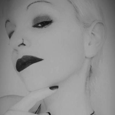 cristal_wings_'s profile picture. 𝑊𝑟𝑖𝑡𝑒𝑟 ✏️
𝐶𝑟𝑒𝑎𝑡𝑖𝑣𝑒 𝑎𝑛𝑑 𝑑𝑟𝑒𝑎𝑚𝑦 ✨
𝑀𝑢𝑠𝑖𝑐 𝑙𝑜𝑣𝑒𝑟 🎶
𝑊𝑎𝑟𝑟𝑖𝑜𝑟 💪🏻