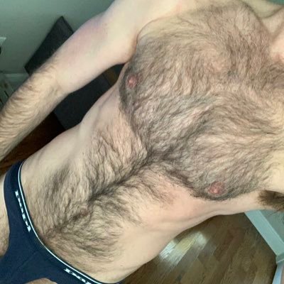 Typical gay otter that enjoys being naked all the time, hit me up, enjoy making new friends!