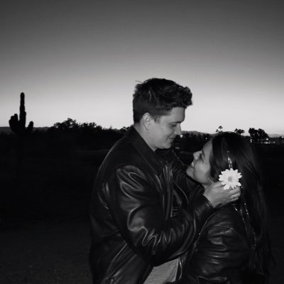 solreytol's profile picture. Nunca lamentes el ayer, la vida está en ti hoy y tú creas tu mañana. - L. Ron Hubbard 🦁