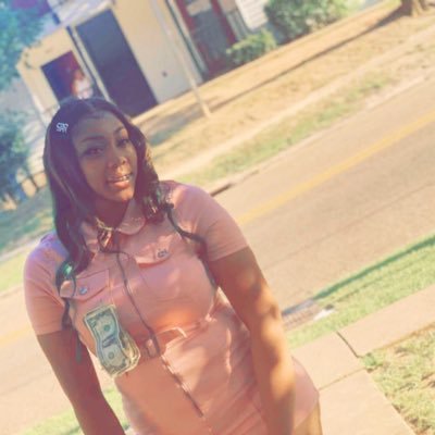 FOREVER glowing 💛,sitting pretty 😍 stack 🤑& pray 🤲..always me never them 💋 Long Live my loved ones 🕊 #LLL💜 #LLMYGG 💖. #LLMYGG💜