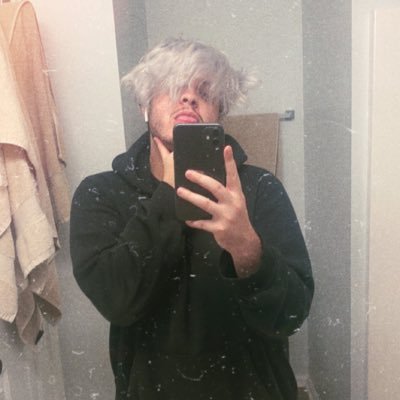 tris10whitehead's profile picture. Just a dude and @bluep0ison_ lover boy