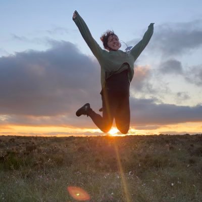 Hiker, wild swimmer, nature lover, forager | @ordnancesurvey #GetOutside champion | @adventurequeens volunteer | HML trainee | Insta: @wheretheresahill